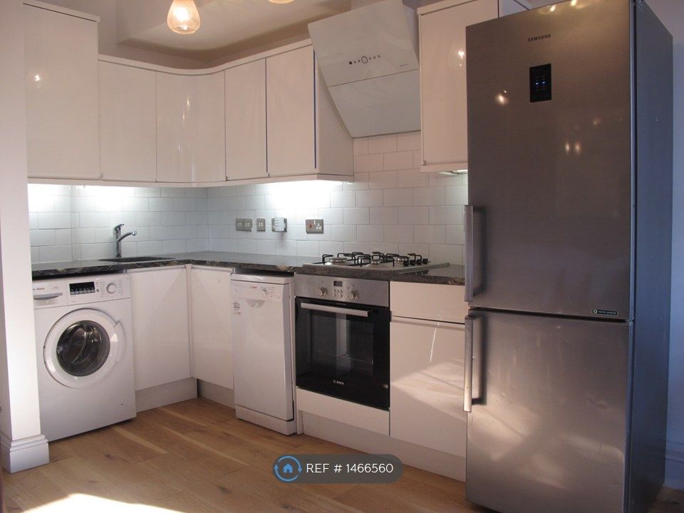 Property photo 3 of 12 Kitchen