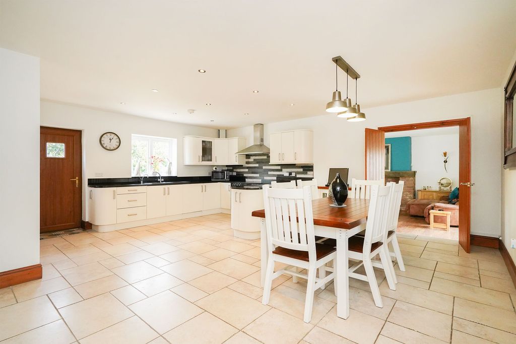 Property photo 3 of 41