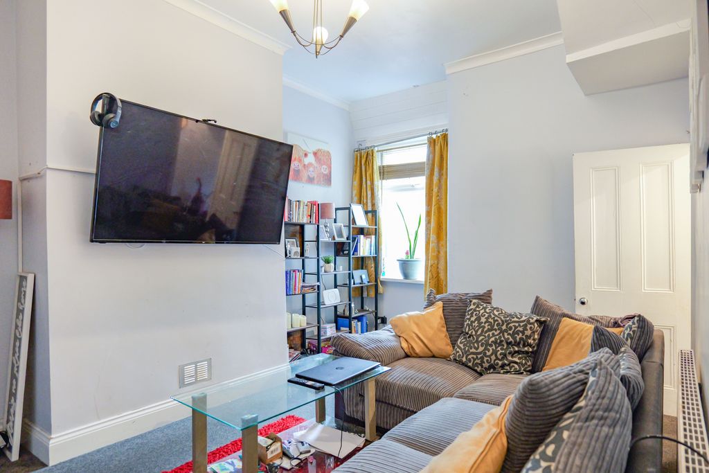 Property photo 2 of 19 Lounge 1