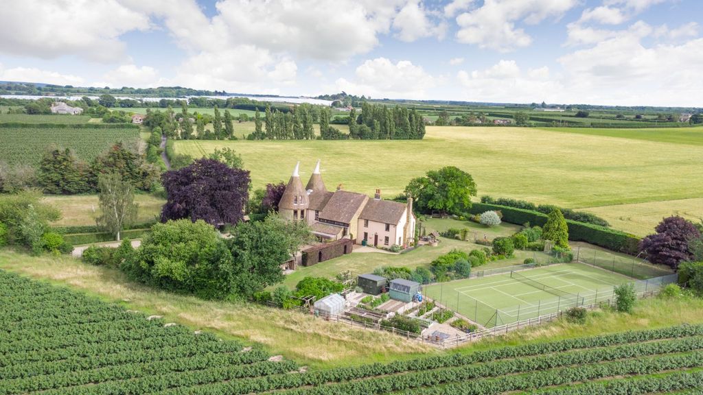 Property photo 1 of 30 Nouds Oast Aerial Vw