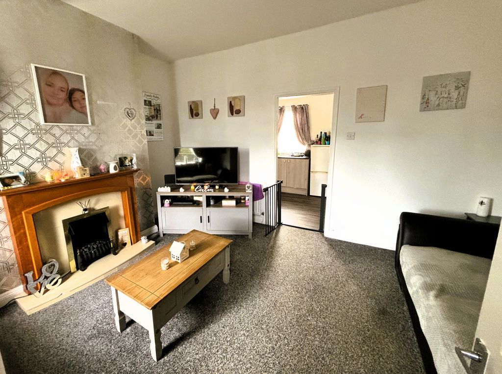 Property photo 3 of 8 Gallery