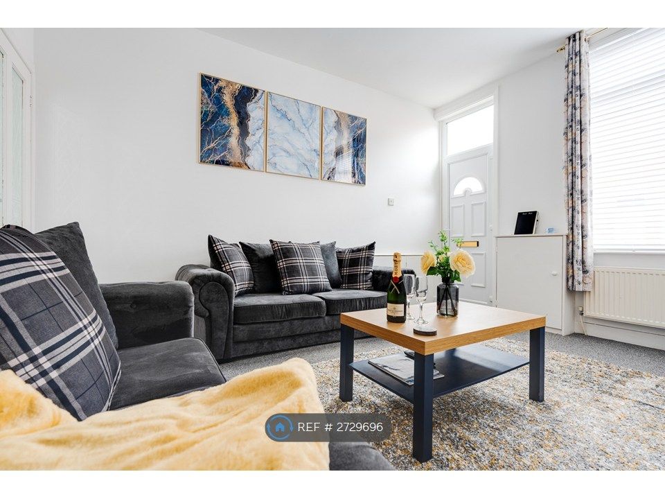 Property photo 2 of 35 Living Room