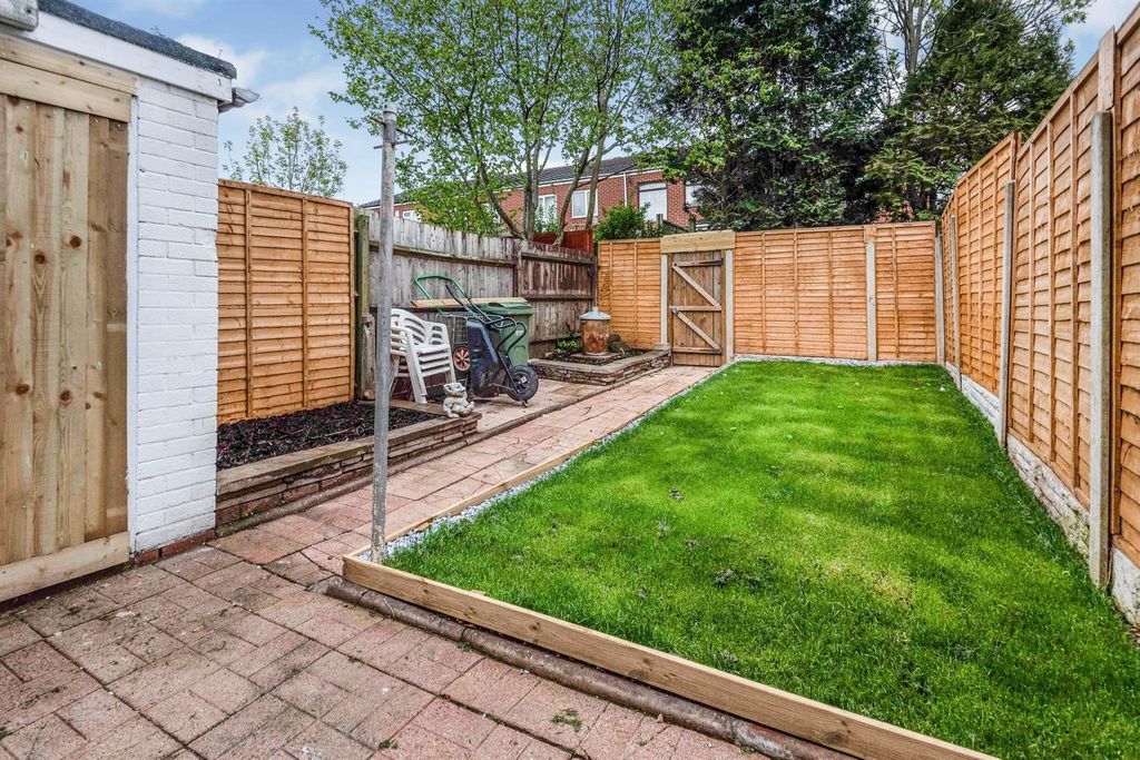 Property photo 2 of 8 Garden