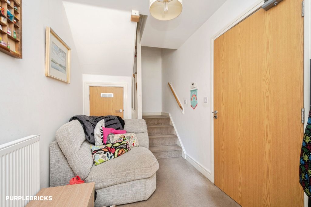 Property photo 3 of 28