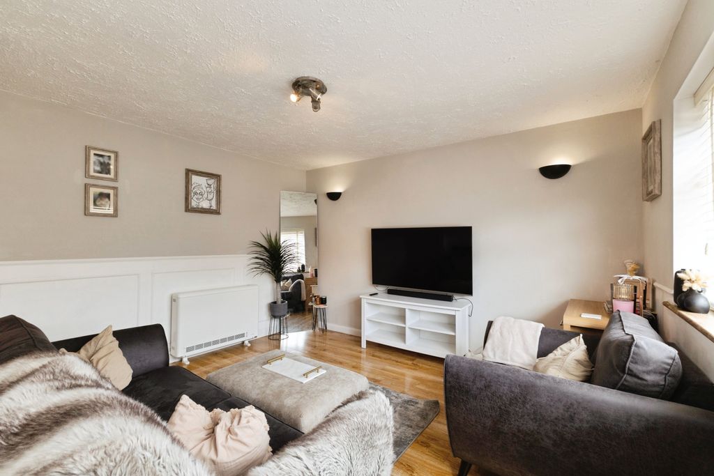 Property photo 3 of 16