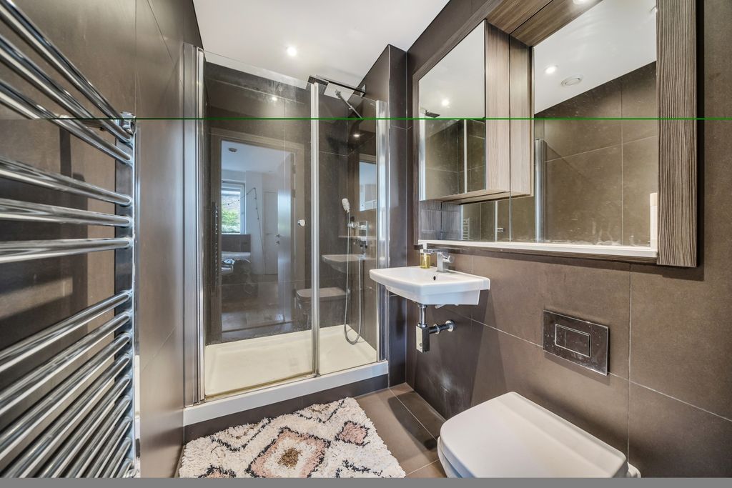 Property photo 3 of 14 1330013-14-688226...