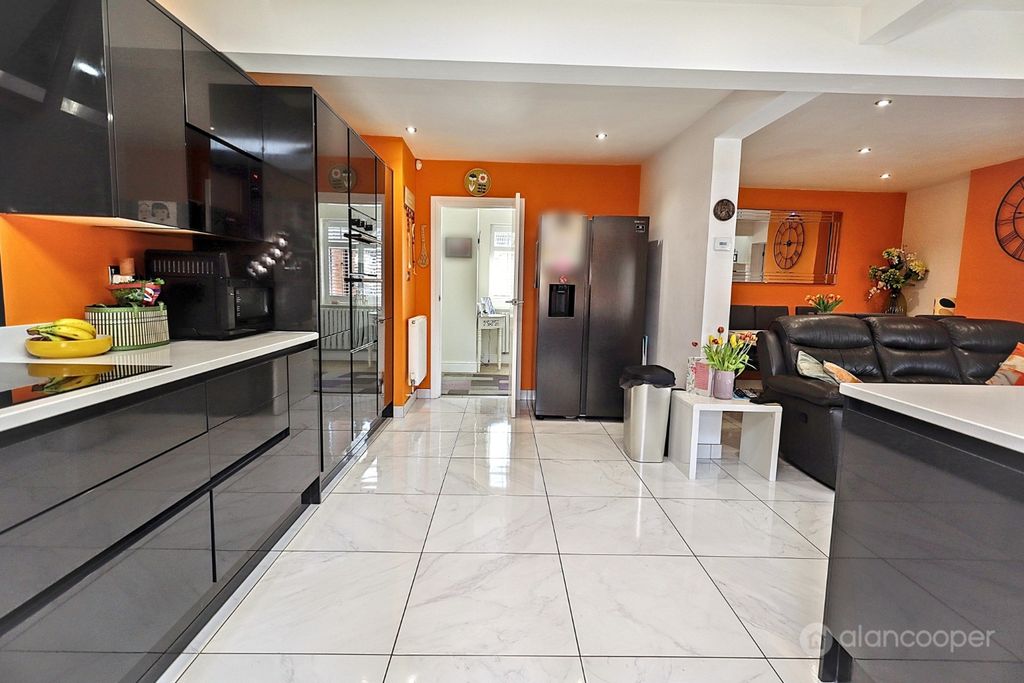 Property photo 2 of 27 2434072