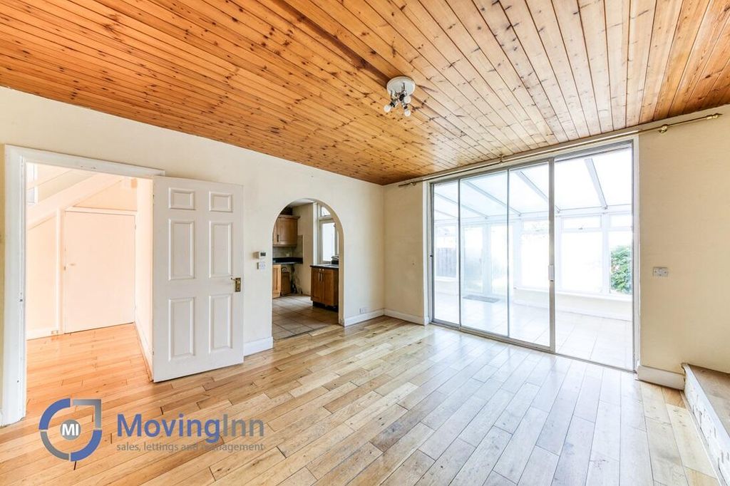 Property photo 1 of 20 Living Room