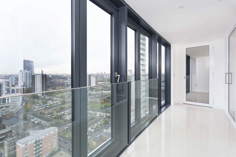 Property photo 2 of 10 Winter Garden 1