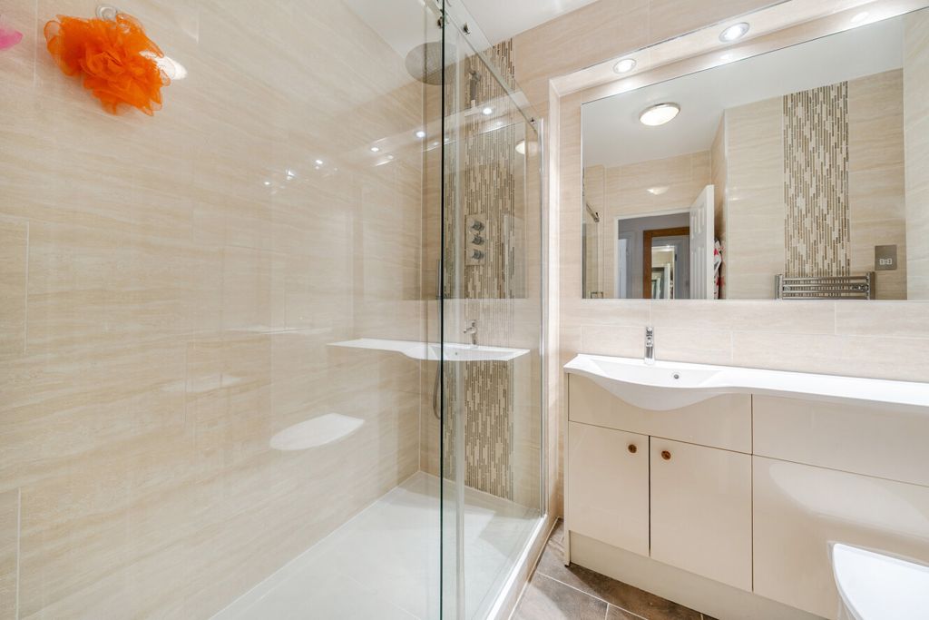 Property photo 3 of 10 1436523-12-69Cb9c...