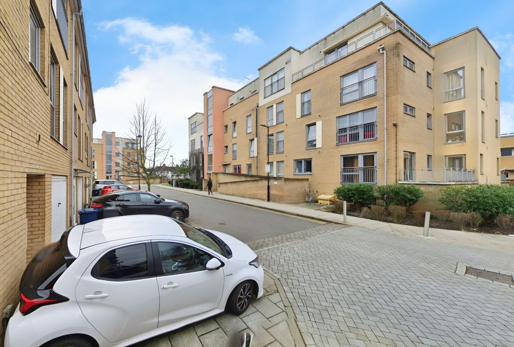 Property photo 1 of 13 Two Double Bedroom Ground Floor Flat