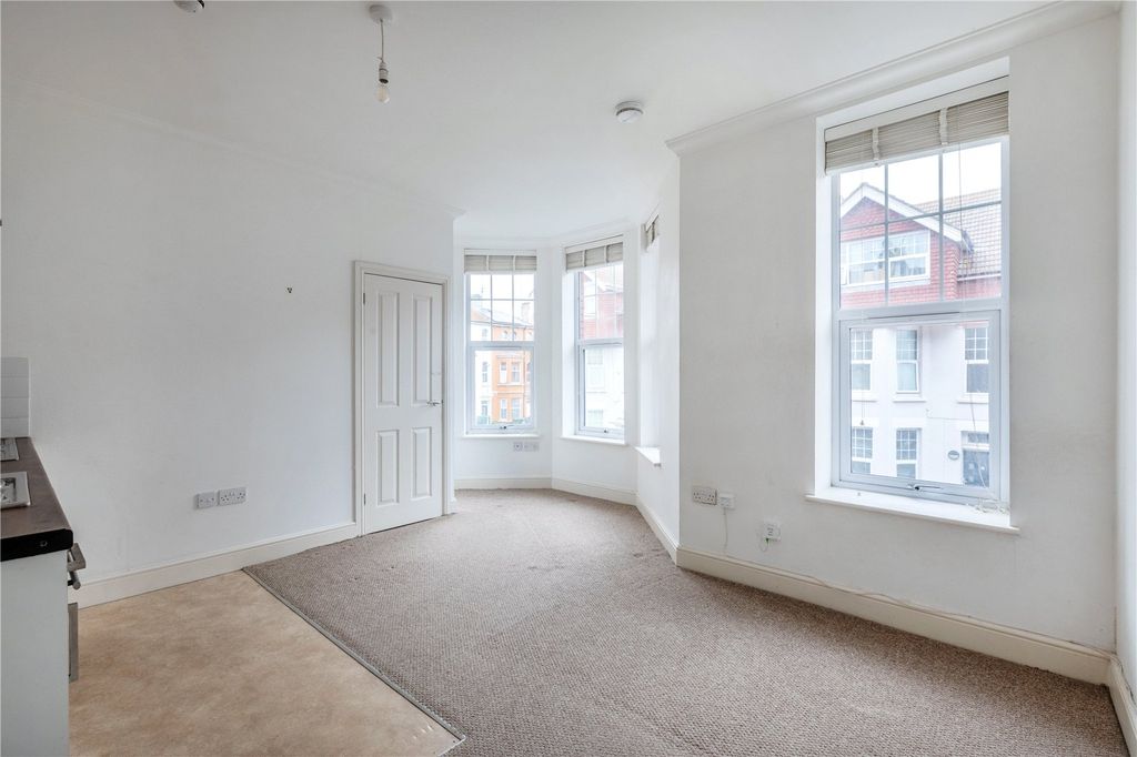 Property photo 2 of 9 Studio Room