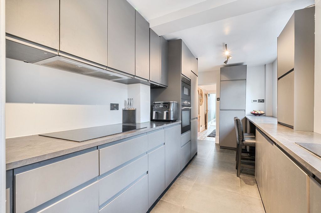 Property photo 3 of 19