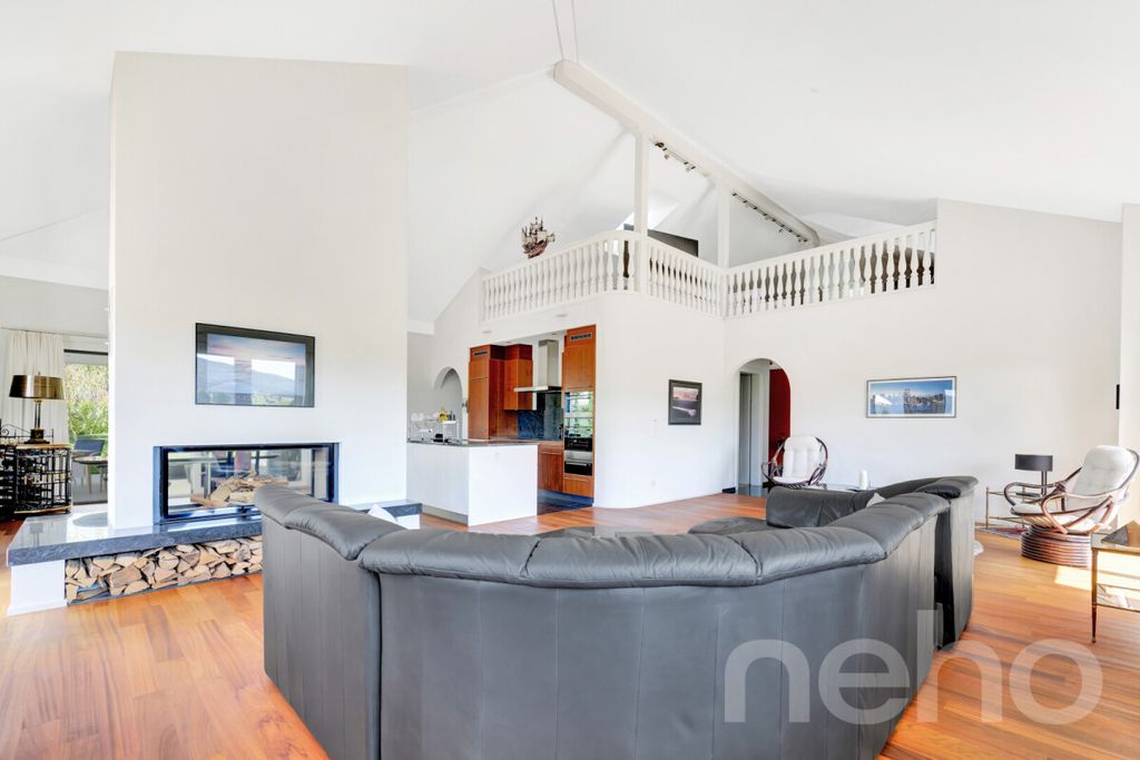 Property photo 2 of 12