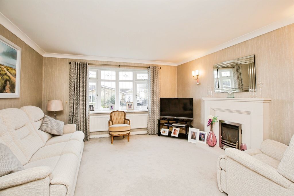 Property photo 2 of 21