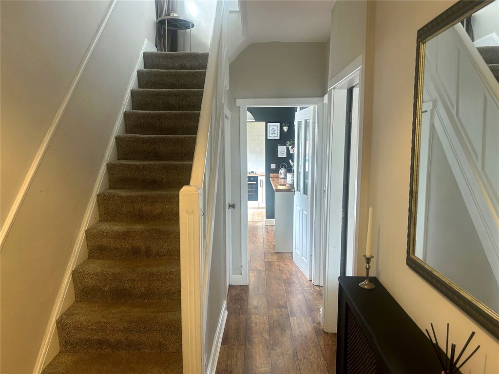 Property photo 3 of 20 Entrance Hallway