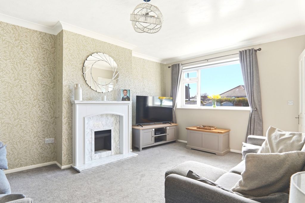 Property photo 3 of 12 Kelmscott5