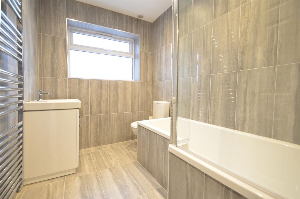 Property photo 3 of 5 Bathroom .Jpg