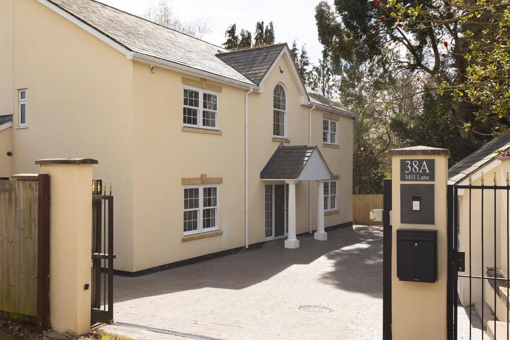 Property photo 2 of 28 38A Mill Lane Bs30-31.Jpg