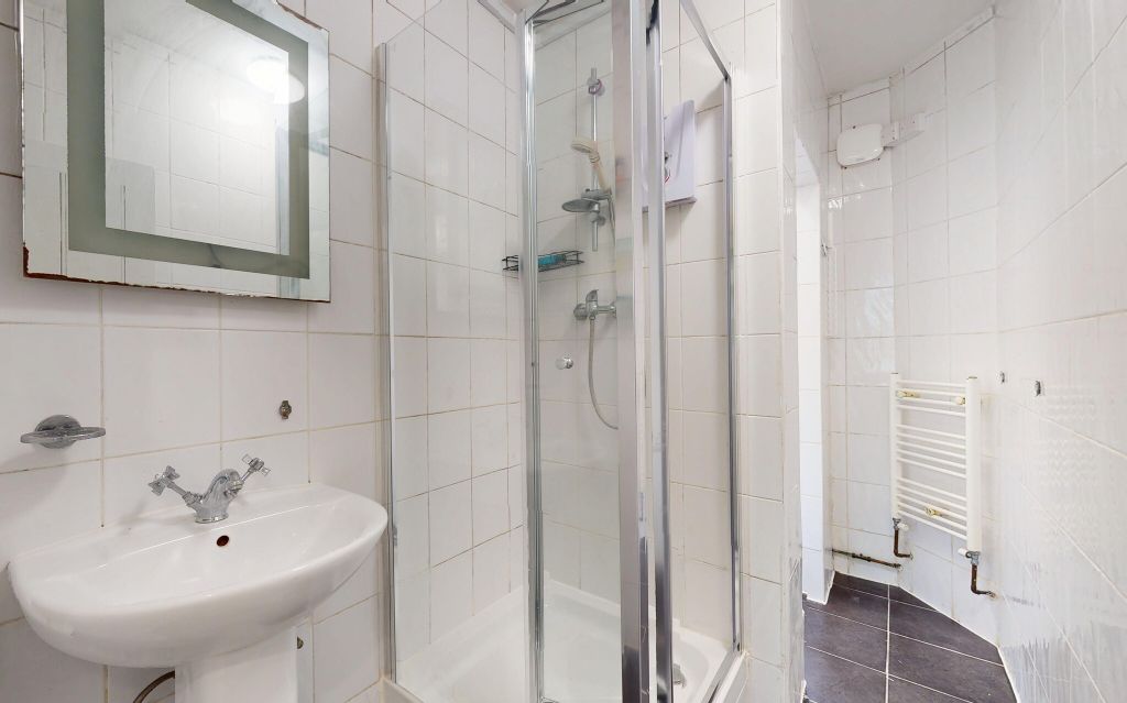 Property photo 2 of 25