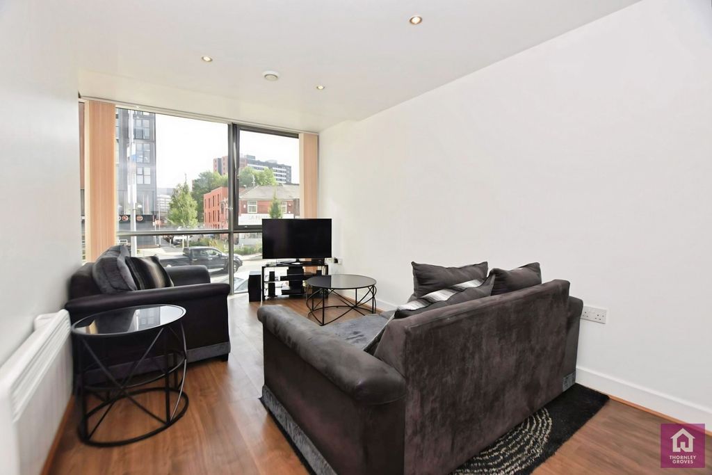 Property photo 2 of 11 Pbox-Img.Jpg