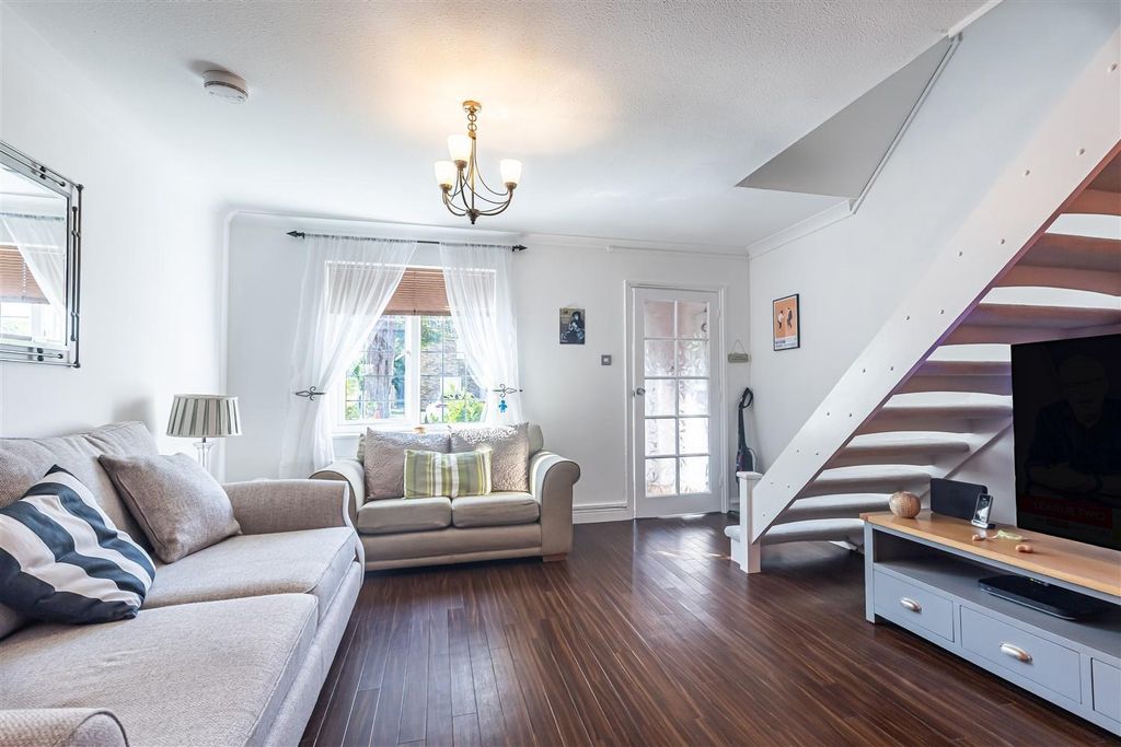 Property photo 2 of 15 3 Brickfield Road   (5).Jpg