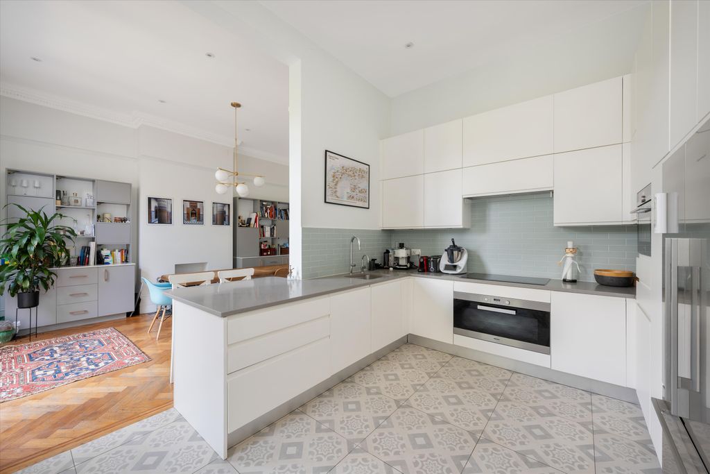 Property photo 1 of 18 Image