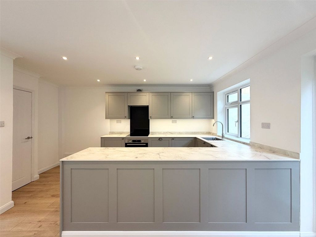Property photo 3 of 19 Kitchen