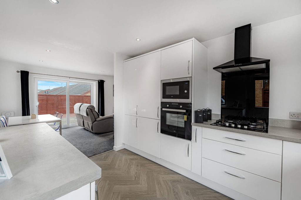 Property photo 3 of 23