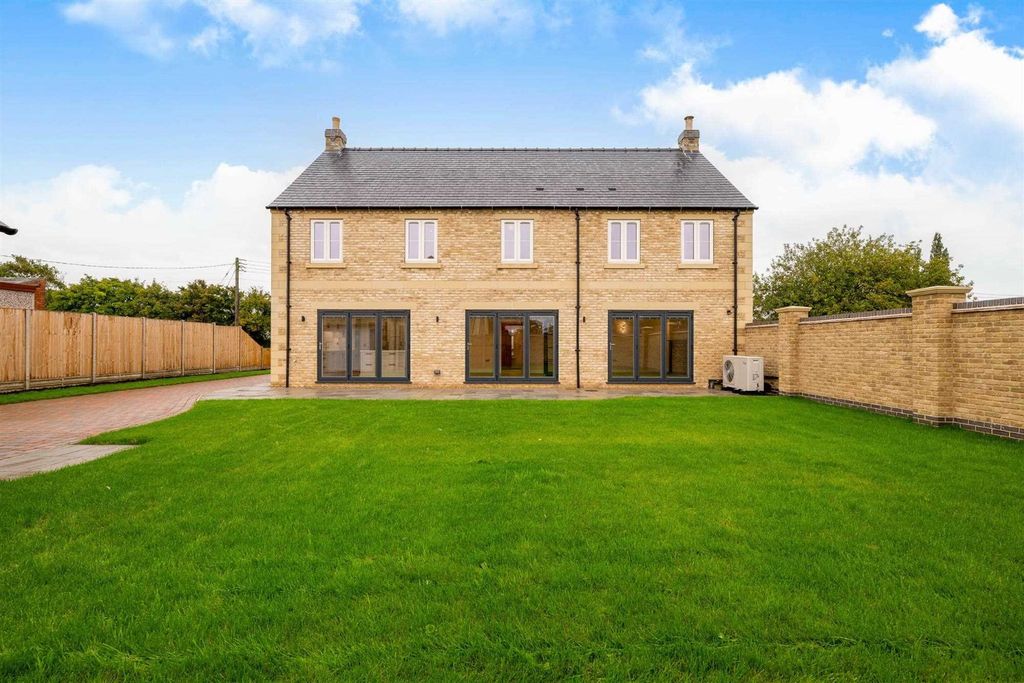 Property photo 2 of 25 4164413