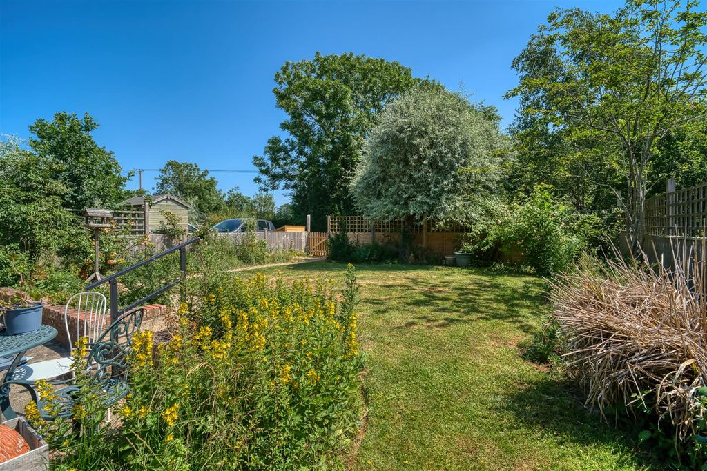 Property photo 3 of 9 Garden