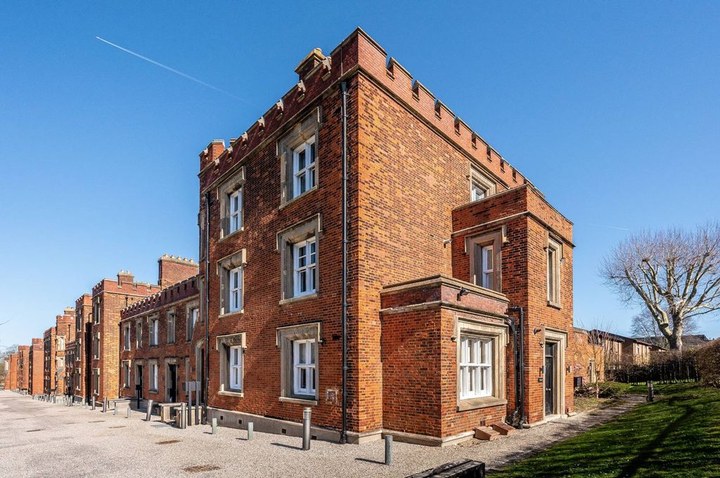 Property photo 2 of 8