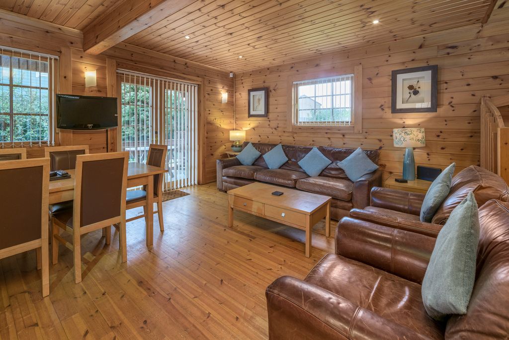 Property photo 3 of 36 Kitchen Diner-1