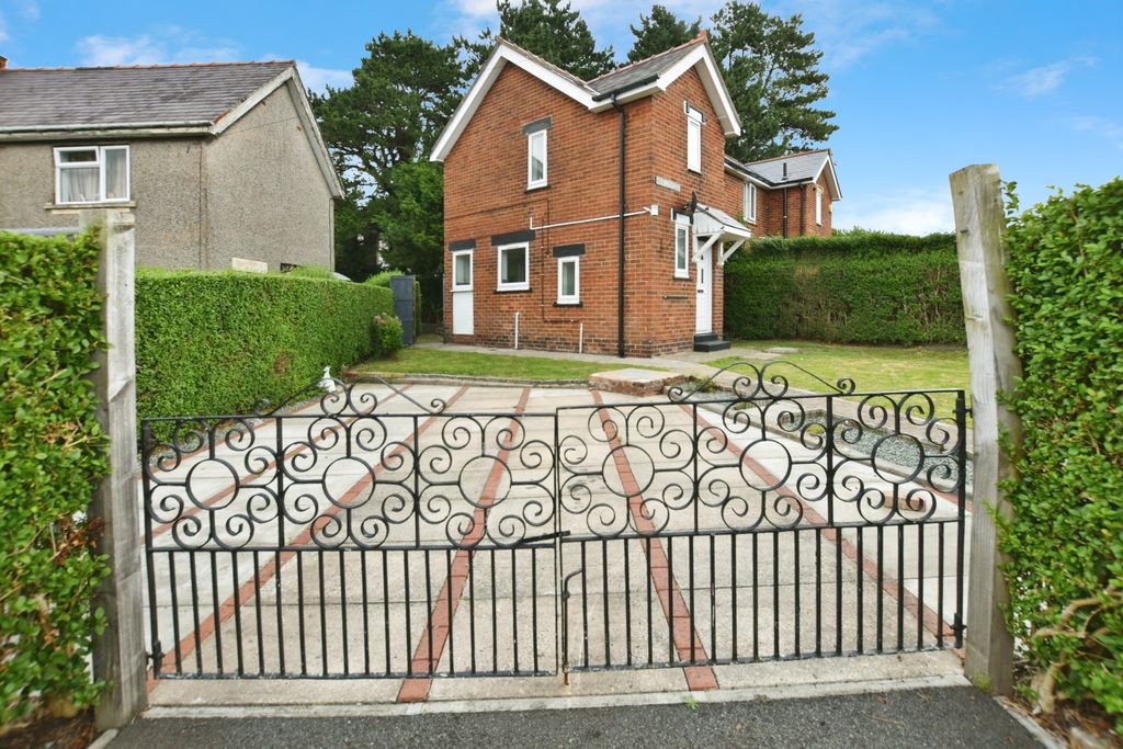 Property photo 1 of 8
