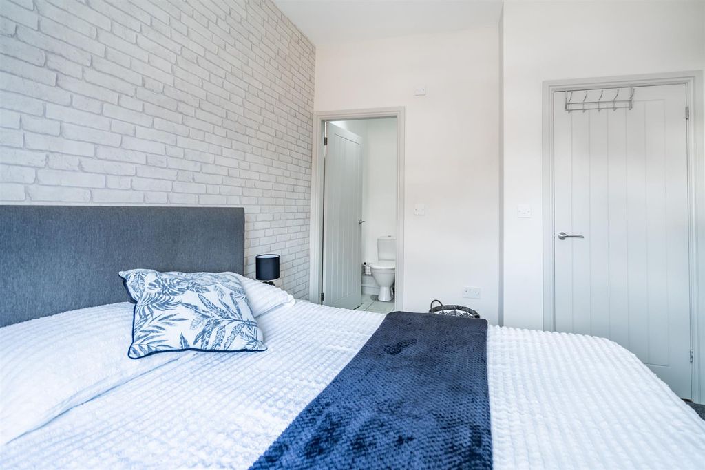 Property photo 1 of 8 42Gt-2.Jpg