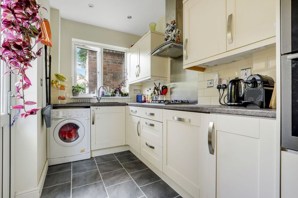 Property photo 2 of 21