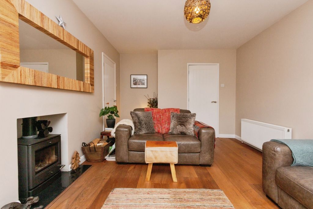 Property photo 2 of 17 Photo