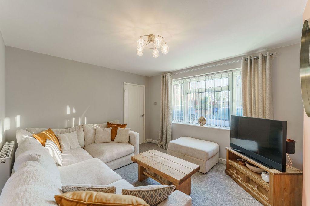 Property photo 2 of 25