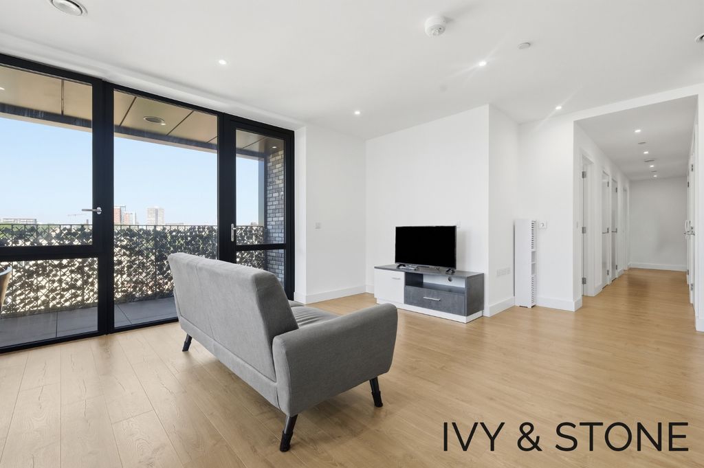 Property photo 2 of 14 4881731