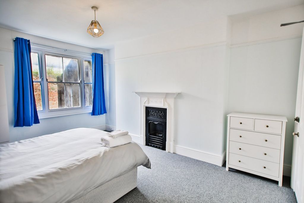 Property photo 2 of 8