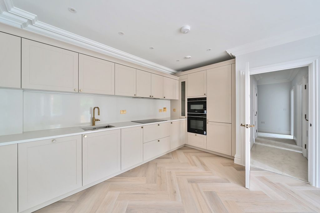 Property photo 3 of 16 Steuart House