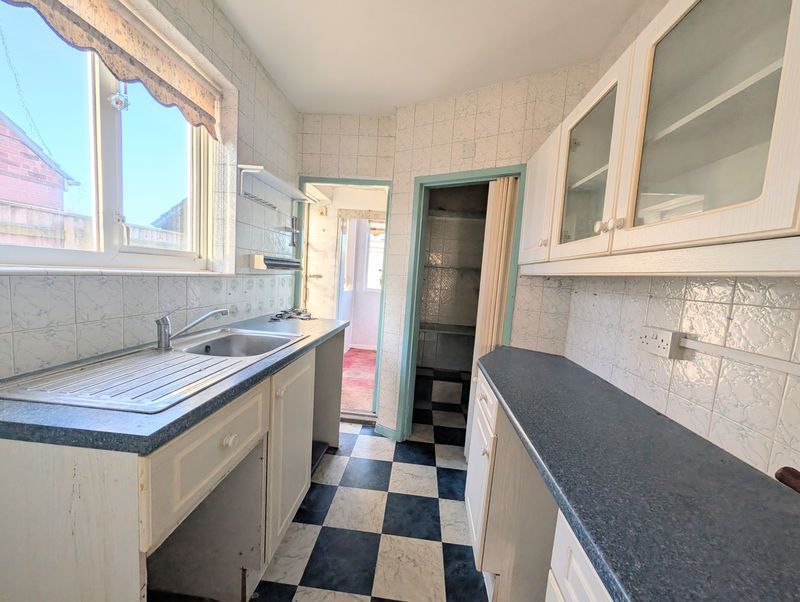 Property photo 2 of 18 Kitchen