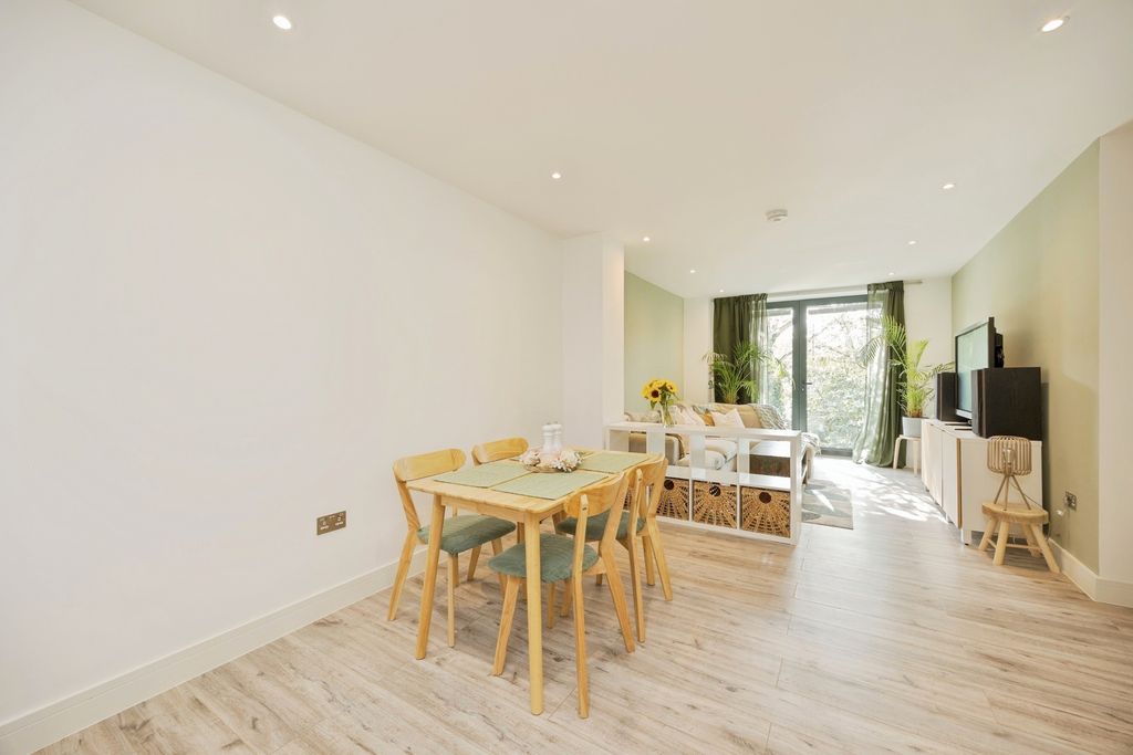 Property photo 1 of 16 Pbox-Img.Jpg