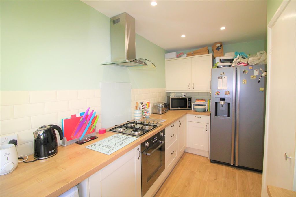 Property photo 2 of 14 Kitchen