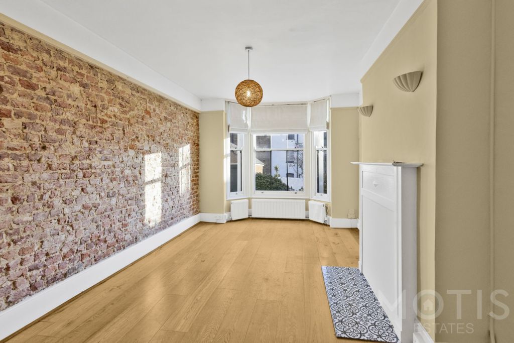 Property photo 2 of 23 Photo 31