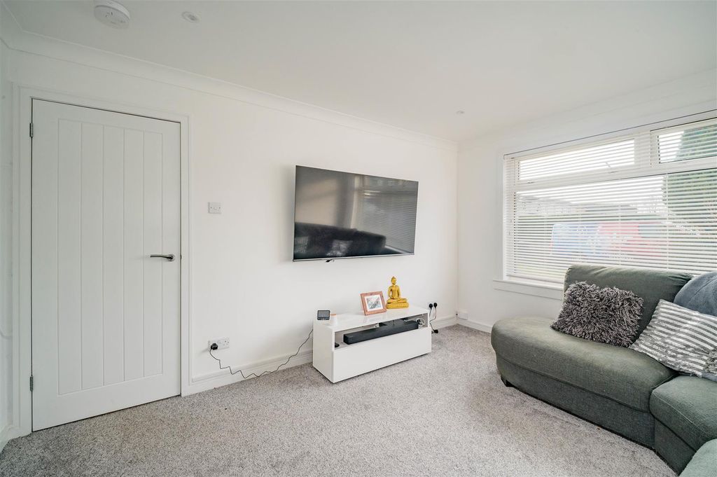 Property photo 3 of 13 23 Hawick Drive Dundee-10.Jpg