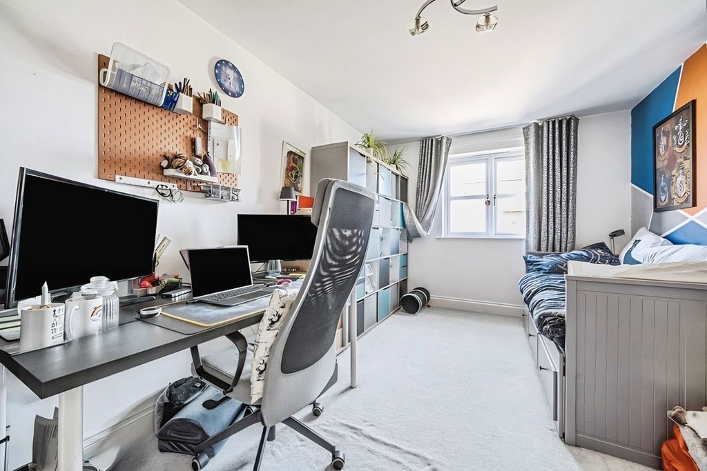 Additional image 11 of 2 bed flat for saleLime Tree House, Carter Court, Hook RG27
