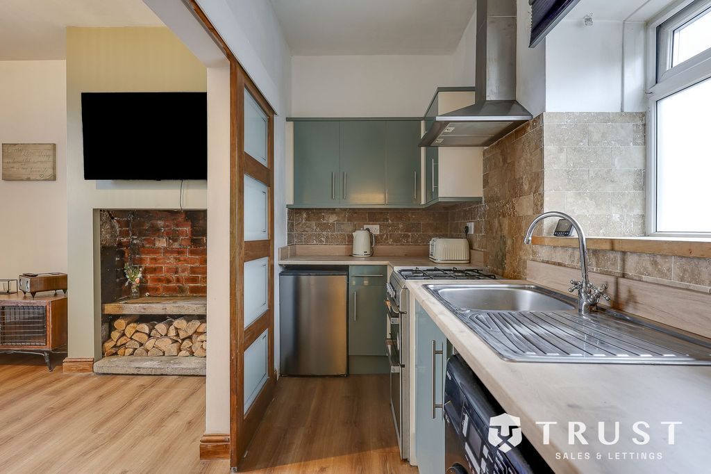 Property photo 3 of 26