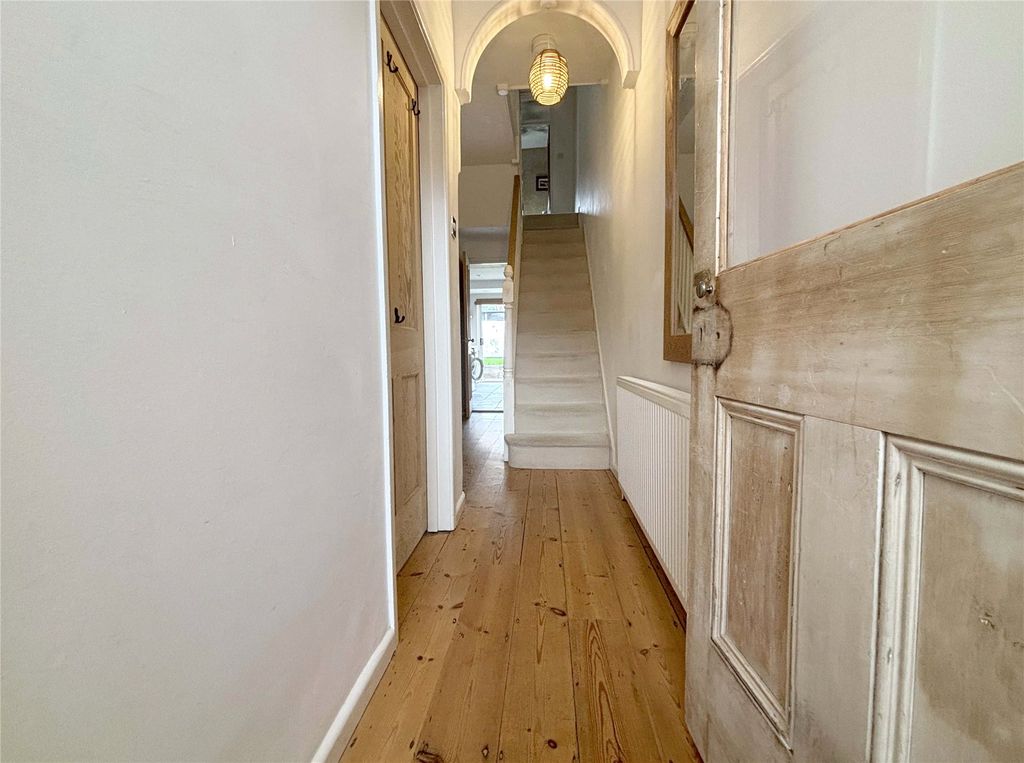 Property photo 2 of 18 Hallway