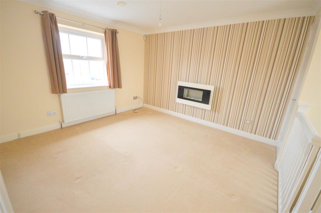 Property photo 2 of 8 Lounge